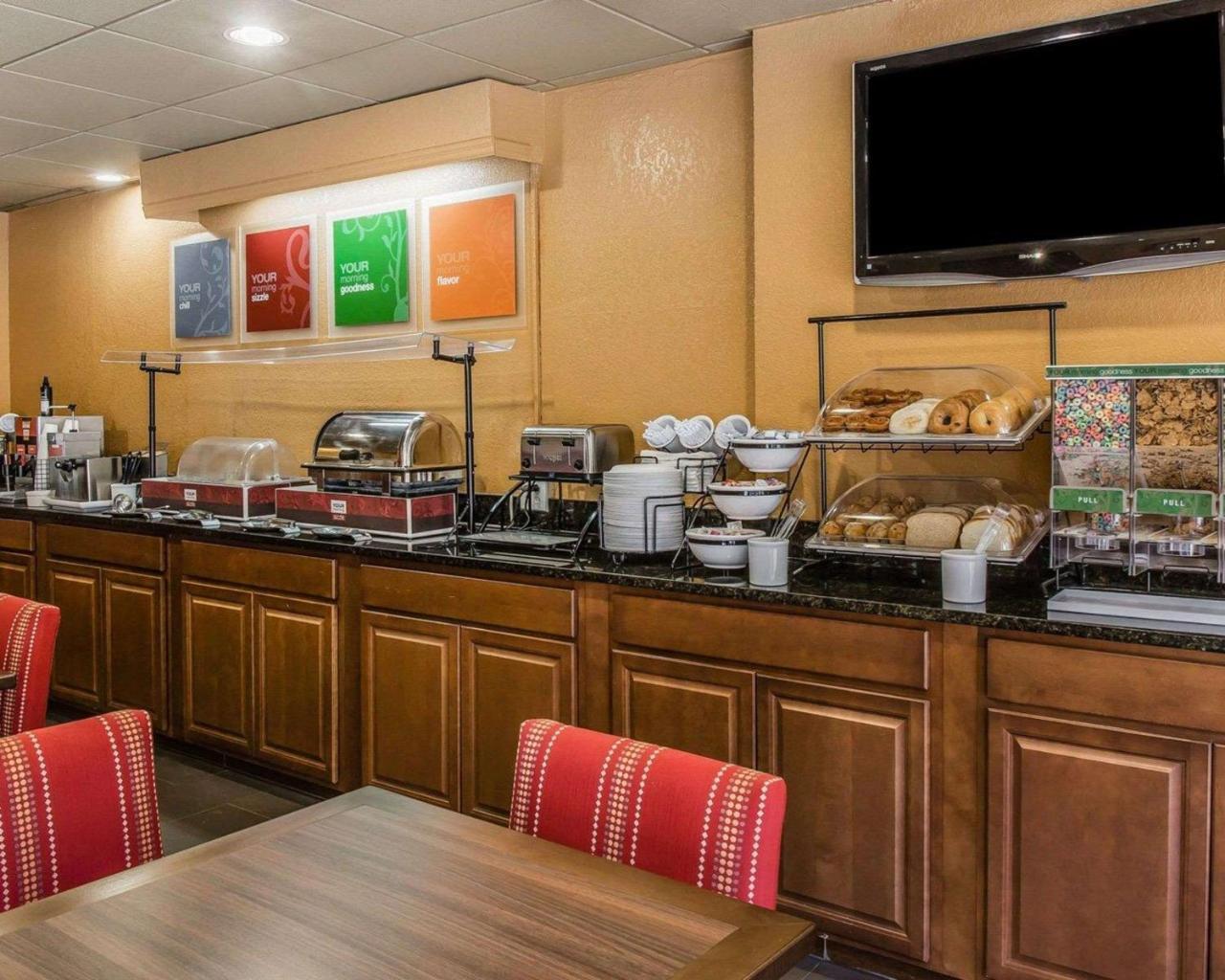Comfort Inn & Suites Lakeland North I-4 Bagian luar foto